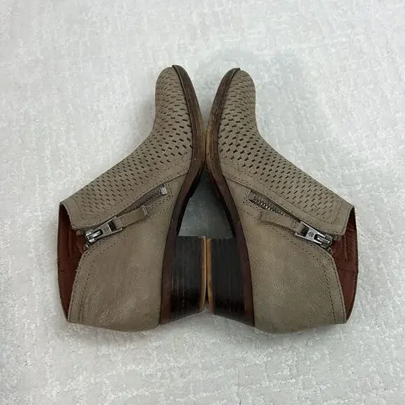 Lucky Brand Brielley taupe textured suede and leather ankle boots zipper 7 M - Picture 8 of 10